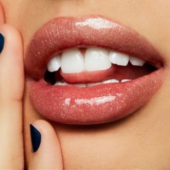 MAC Cosmetics Lipglass - ‘Out Of This Pearl’ - Picture 4 of 4